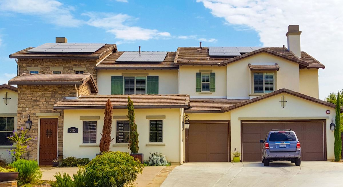 Image of home in SCE terriorty with solar panels