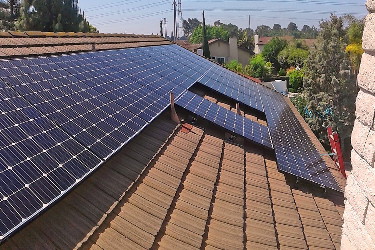 Photo of Cerritos LG solar panel installation at the Wu residence